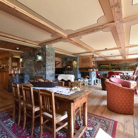 Hotel La Rouja Champoluc Exteriör bild
