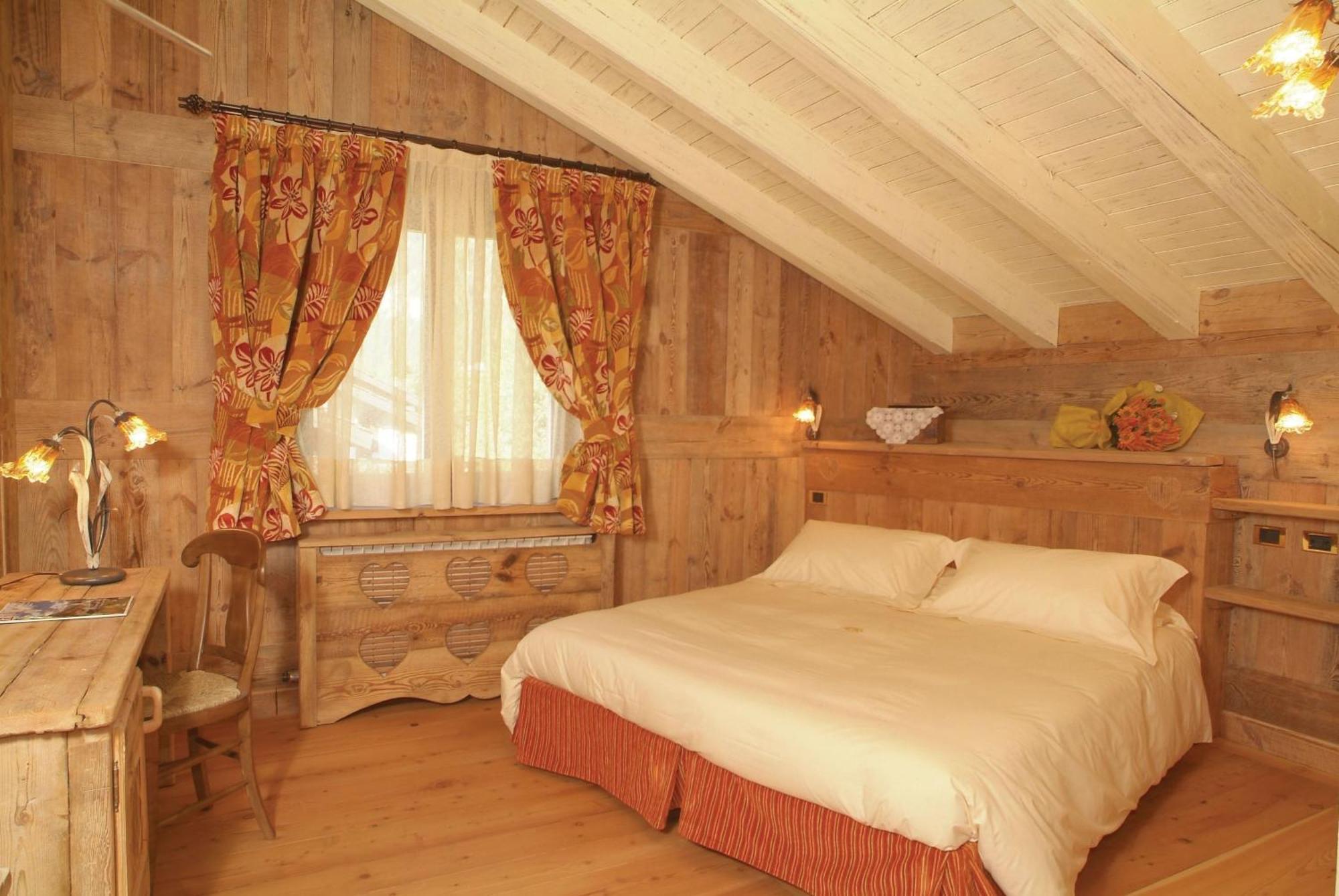 Hotel La Rouja Champoluc Exteriör bild