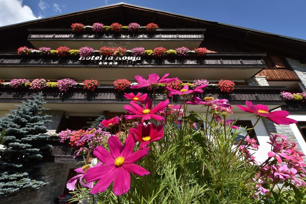 Hotel La Rouja Champoluc Exteriör bild