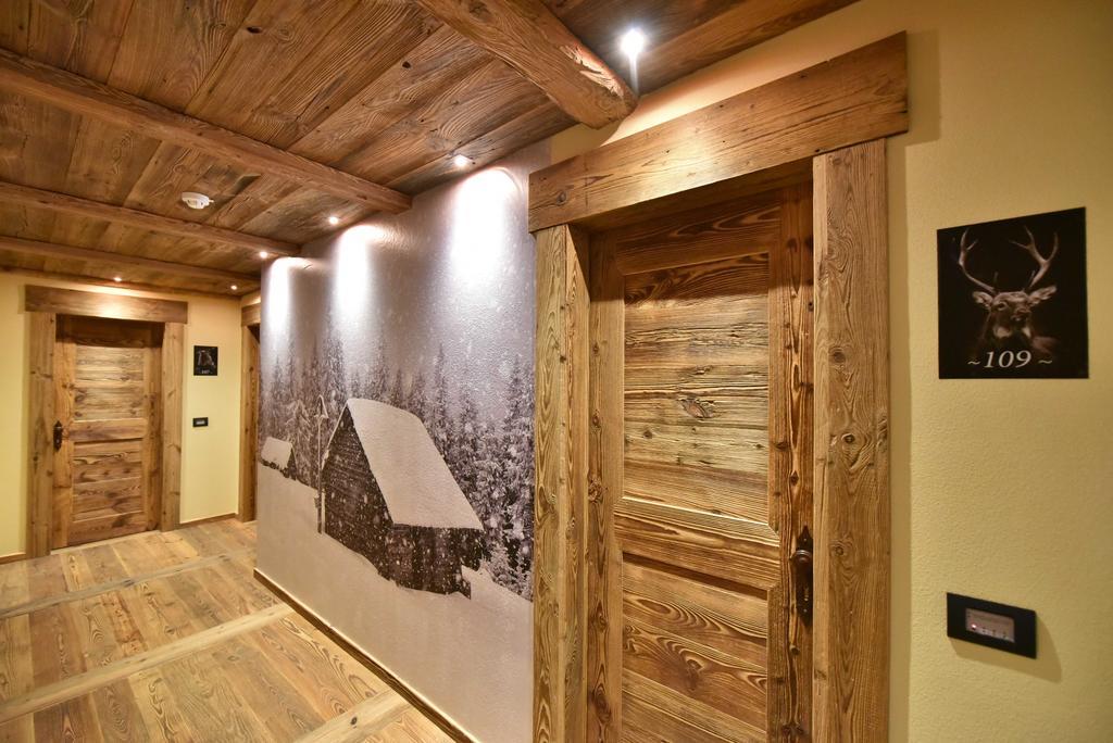 Hotel La Rouja Champoluc Exteriör bild