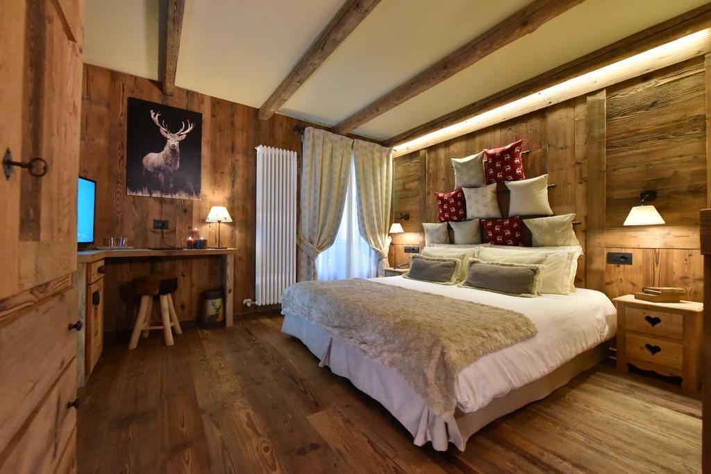 Hotel La Rouja Champoluc Exteriör bild