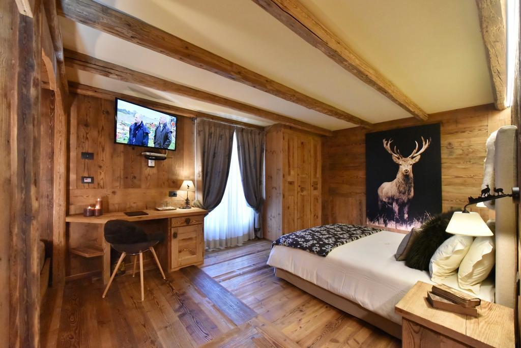 Hotel La Rouja Champoluc Exteriör bild