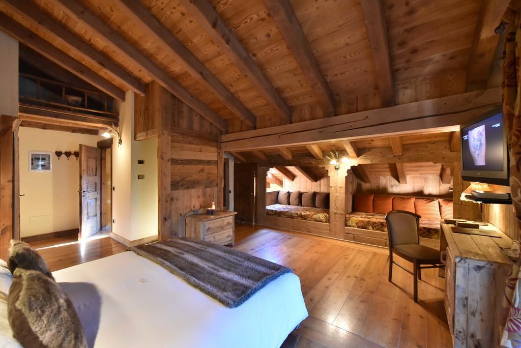 Hotel La Rouja Champoluc Exteriör bild