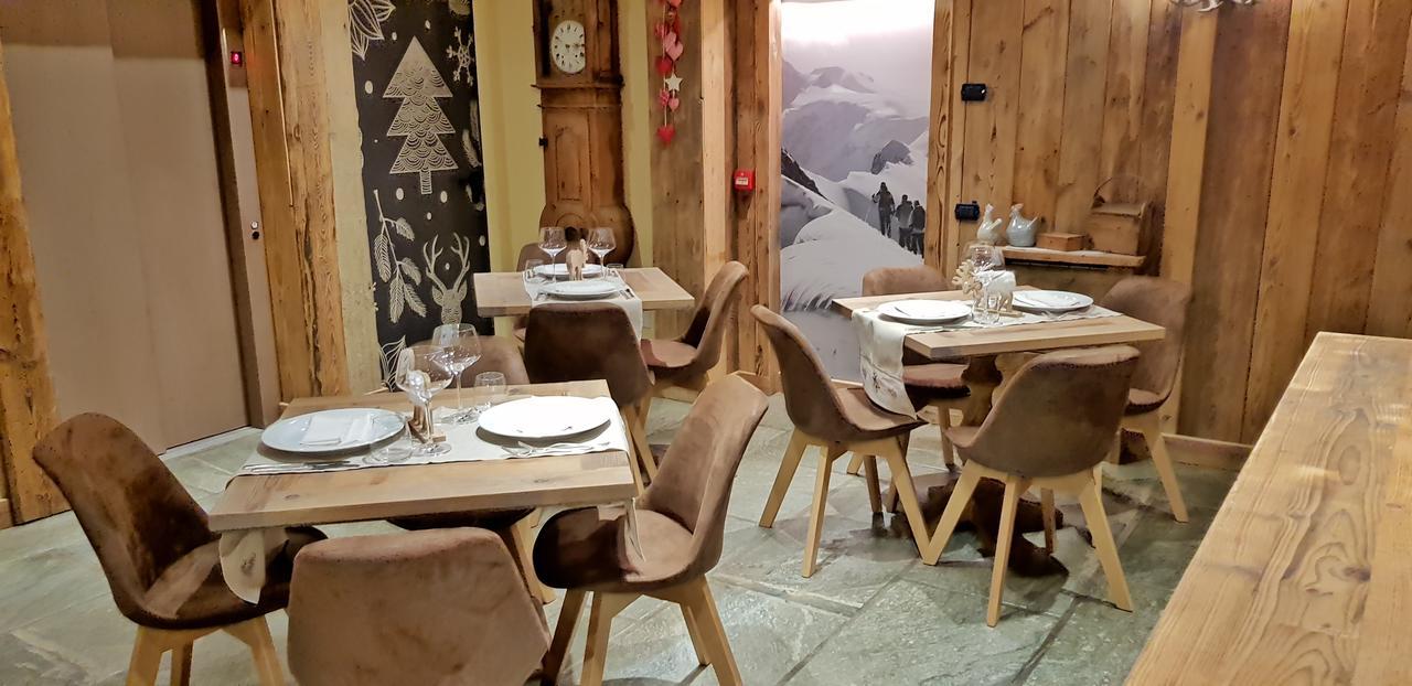 Hotel La Rouja Champoluc Exteriör bild