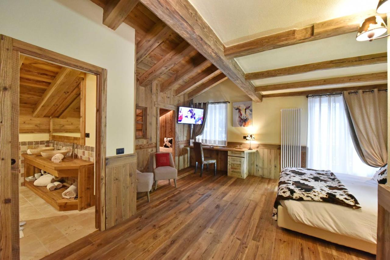Hotel La Rouja Champoluc Exteriör bild