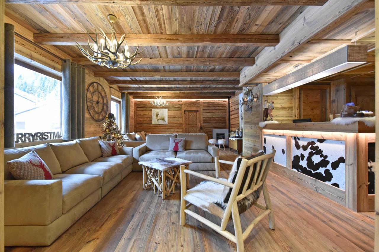 Hotel La Rouja Champoluc Exteriör bild