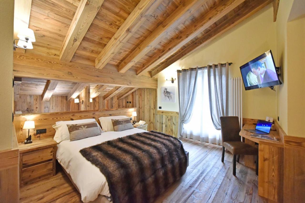 Hotel La Rouja Champoluc Exteriör bild